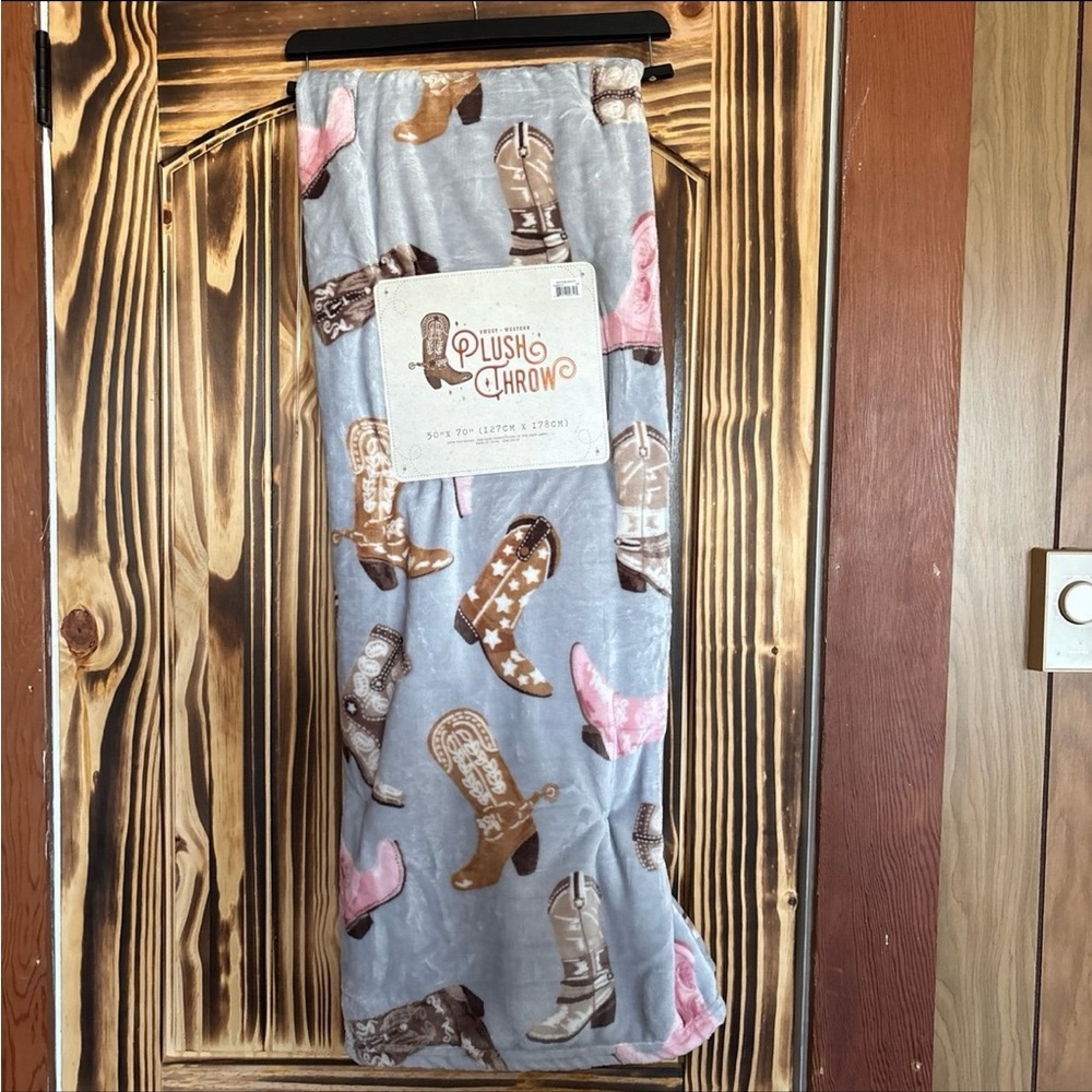 Lush Cowboy Boot Pattern Throw Blanket - Gray, Pink, Brown.